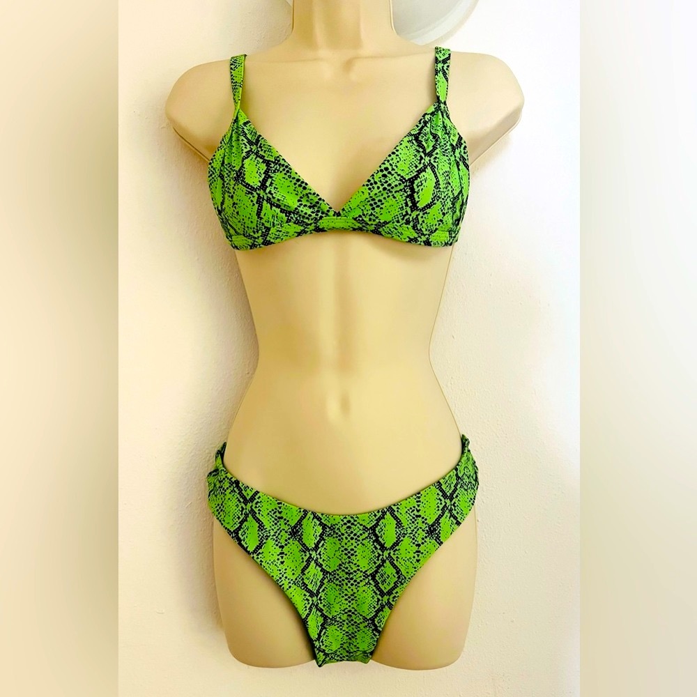 Zaful forever young brand lime green bathing suit…new with tags and stunning